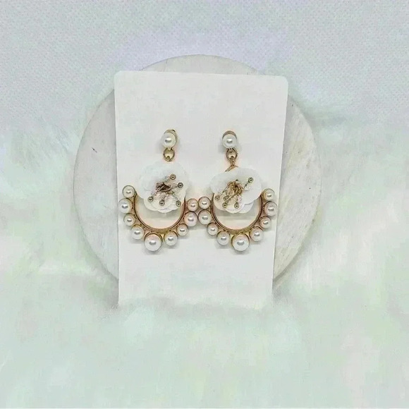 Flower Pearl Earrings - Picture 2 of 3